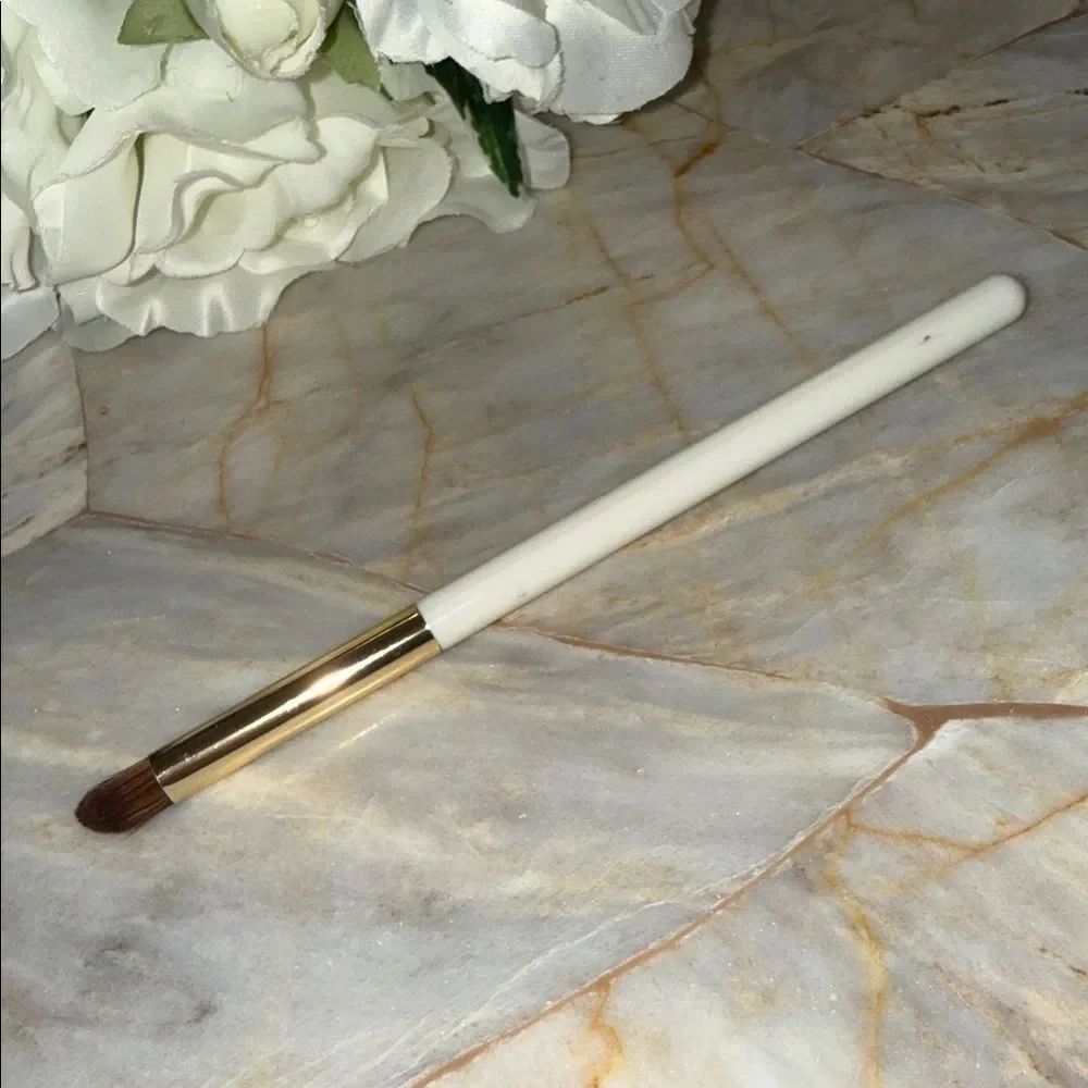 White and Gold Tapered Eyeshadow Crease Smudger Makeup Brush‎